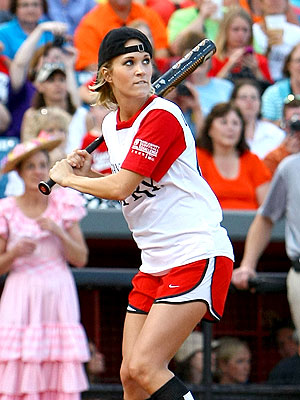 Carrie-Underwood-Softball-Challenge