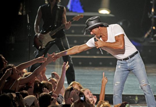 tim-mcgraw-on-tour-2010