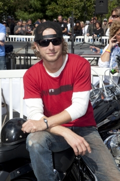Dierks_Bentley_motorcycle.jpg