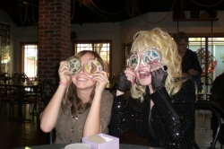 Dolly-Parton-with-Make-A-Wish-Girl Dolly-Parton-with-Make-A-Wish-Girl