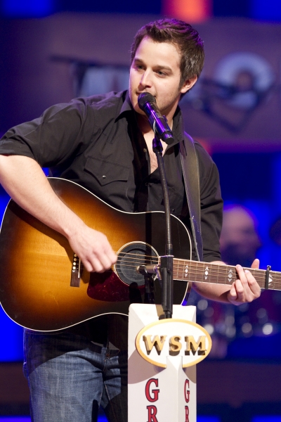 Easton-Corbin-Opry-Debut-Performance