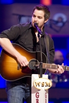Easton-Corbin-Opry-Debut-Performance