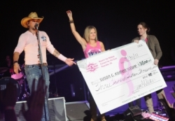 Jason_Aldean_KomenForCure_Check.jpg