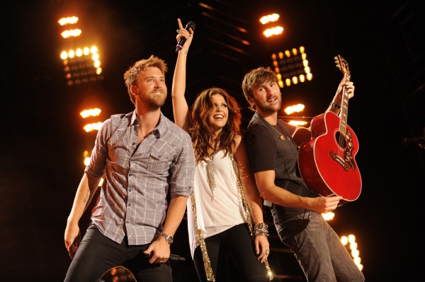 Lady-Antebellum-2010-onstage
