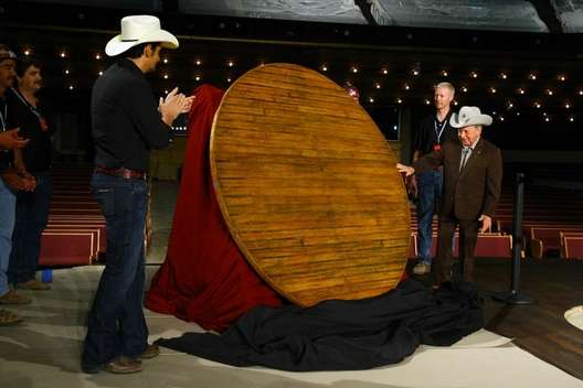 Opry-Circle-unveiled-by-Brad-Paisley-Jimmy-Dickens-After-Flood