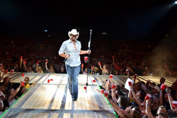 Toby_Keith_Red_Cups.jpg