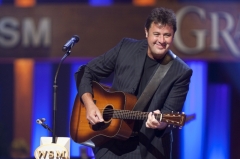 VInce_Gill_Opry_2011.jpg