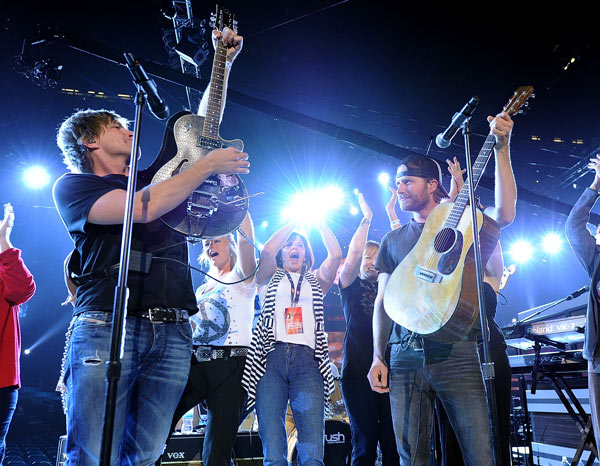 jack-ingram-dierks-bentley-acm-awards-2010