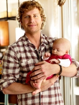 Dierks-Bentley-Holding-Daughter-Evie Dierks-Bentley-Holding-Daughter-Evie