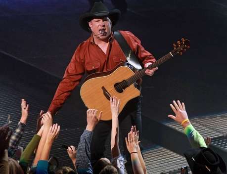 garth-brooks-nashville-2010