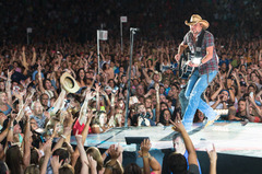 Jason_Aldean_Frontier_Days_2013