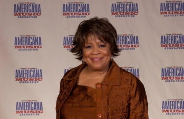 Mavis-Staples-2011-Grammy-win