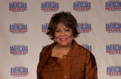 Mavis-Staples-2011-Grammy-win Mavis-Staples-2011-Grammy-win