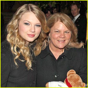 Taylor-Swift-and-Mom
