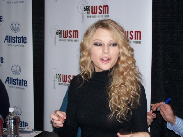 TaylorSwift  at Sound & Speed
